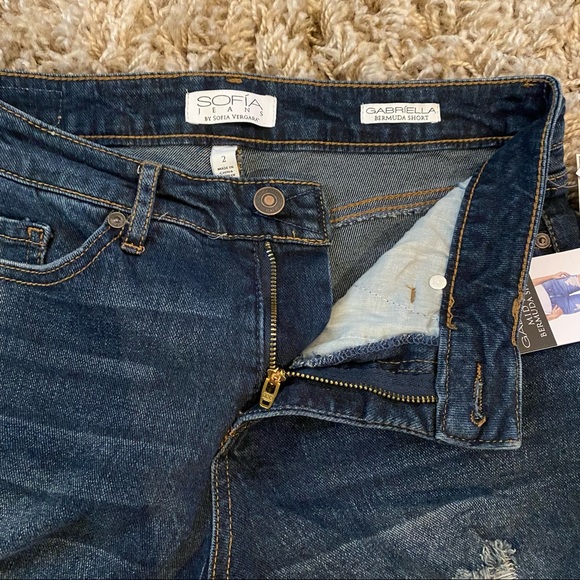 Sofia Vergara mid rise Bermuda distressed jean shorts size 2 - Picture 4 of 14